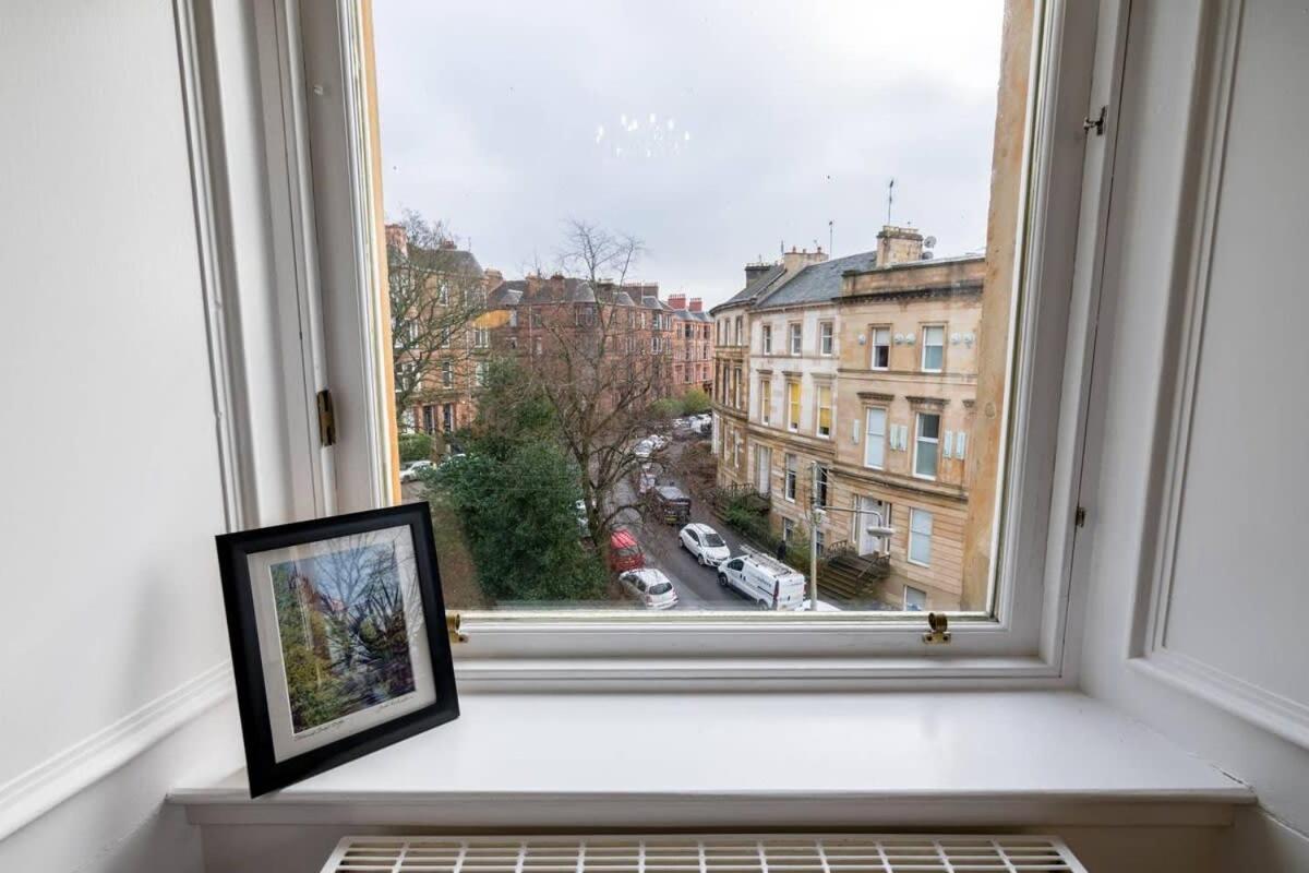 Bright And Airy Apartment Glasgow Eksteriør billede